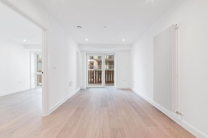 1 Bedroom Apartment For Sale In Ellipse House, Custom House, E16