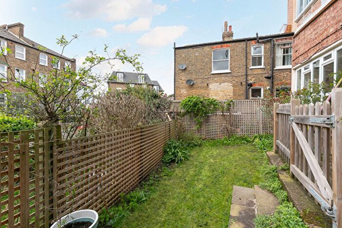 1 Bedroom Flat For Sale In Barmouth Road, London, SW18