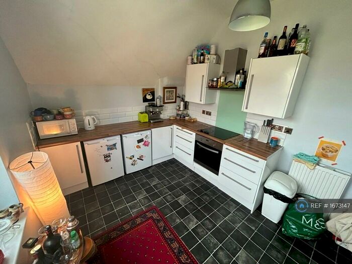 3 Bedroom Flat To Rent In Otley Road, Leeds, LS16