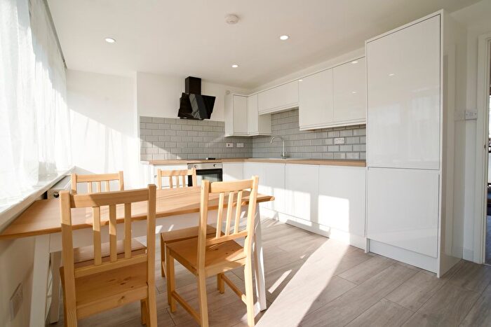 4 Bedroom Maisonette To Rent In Chapman Street, London, E1