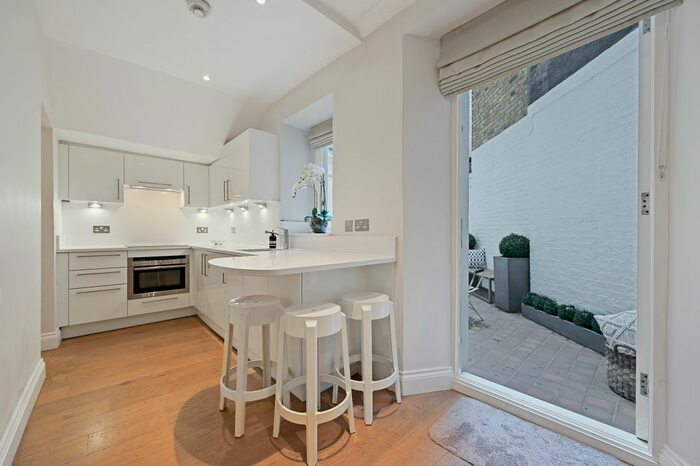 2 Bedroom Flat To Rent In St Georges Square, London, SW1V