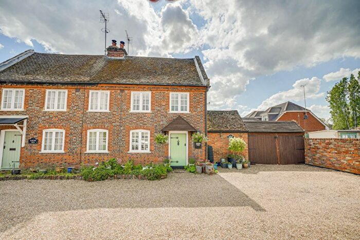 2 Bedroom Semi-Detached House For Sale In Woburn View, Hockliffe, LU7
