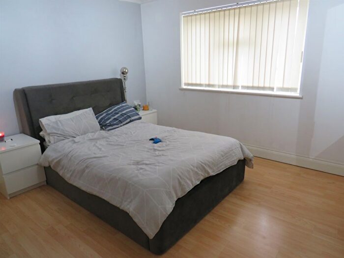 2 Bedroom Flat For Sale In Fields View, Wellingborough, NN8