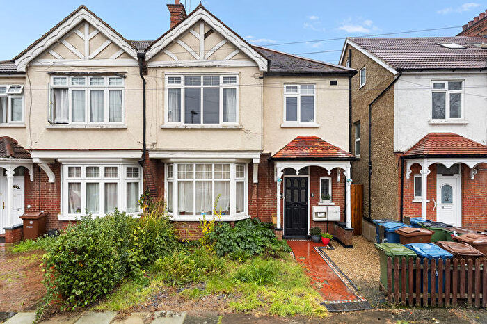 2 Bedroom Maisonette For Sale In Radnor Avenue, Harrow, HA1