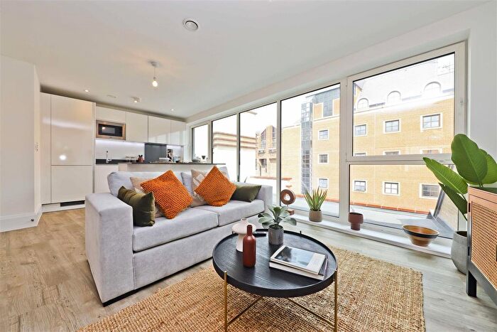 1 Bedroom Flat To Rent In Gatsby House, Uxbridge, UB8