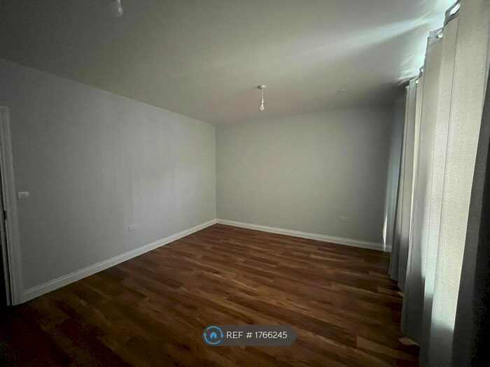2 Bedroom Flat To Rent In Canberra Road, London, W13