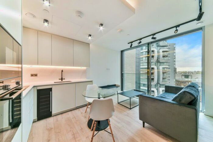Apartment To Rent In Aurora Apartments, City Road, EC1V