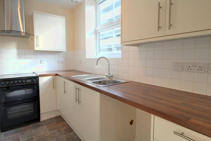 1 Bedroom Flat To Rent In Union Street, Aldershot, GU11