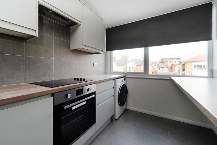 2 Bedroom Duplex To Rent In Grove Hill, South Woodford, E18