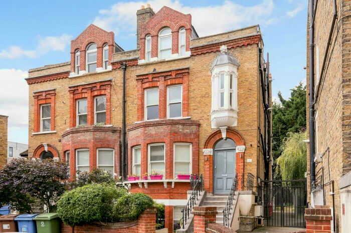 Apartment To Rent In The Gardens, East Dulwich London, SE22