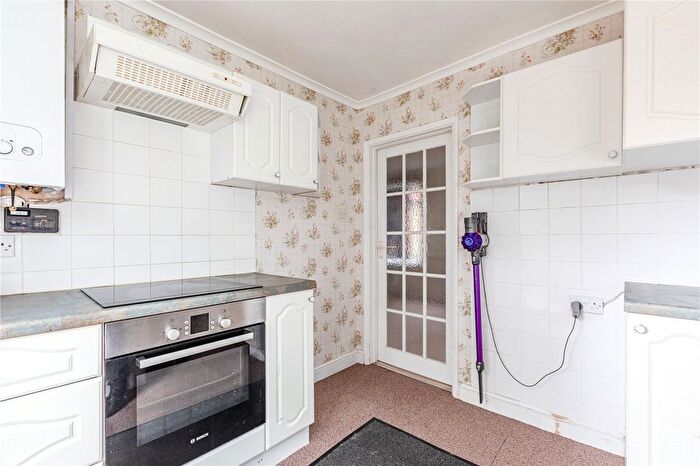 2 Bedroom End Terrace House For Sale In Hillside Gardens, Addlestone, Surrey, KT15