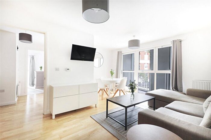 2 Bedroom Flat To Rent In Wellesley Terrace, Micawber Wharf, N1
