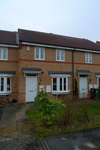 3 Bedroom Terraced House To Rent In Rosemary Gardens Thatcham, RG18