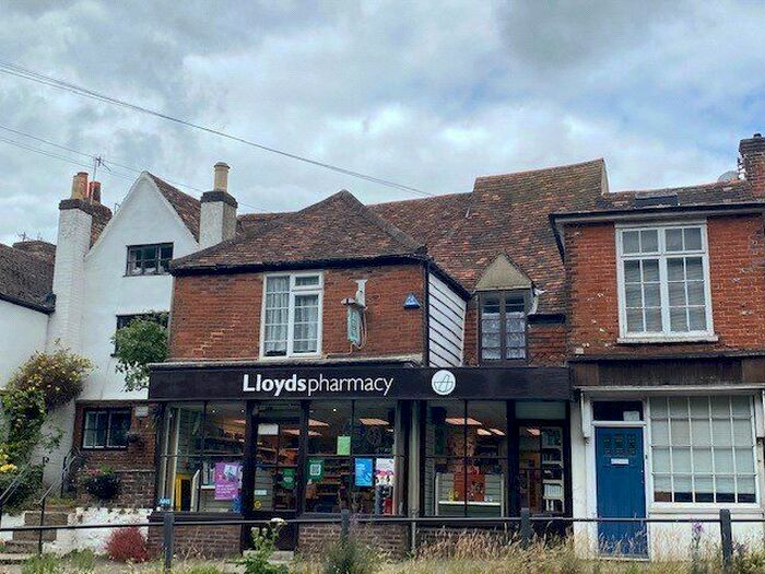 2 Bedroom Flat To Rent In High Street, Godstone, Surrey, RH9