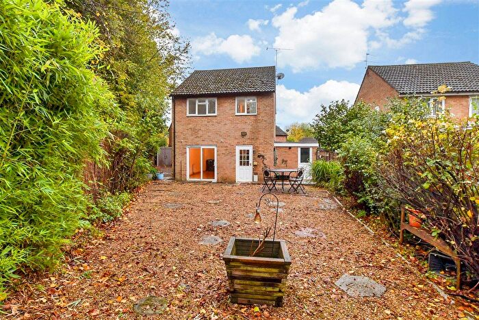 4 Bedroom Detached House For Sale In Fulham Close, Crawley, West Sussex, RH11