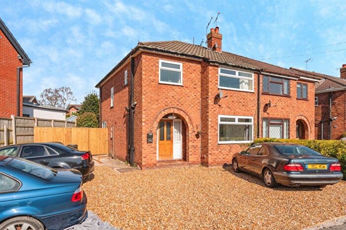 3 Bedroom Semi Detached House For Sale In Hawthorn Road, Christleton, Chester, CH3