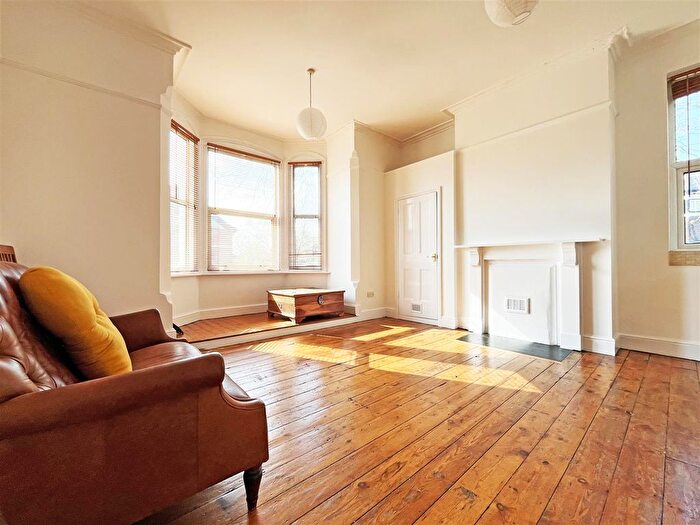 2 Bedroom Flat To Rent In Vivian Avenue, Nottingham, NG5