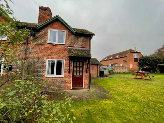3 Bedroom Semi-Detached House To Rent In Newbury Road, Compton, Newbury, RG20