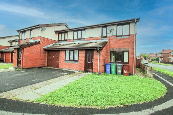 4 Bedroom Semi-Detached House To Rent In Longford Place, Manchester, M14