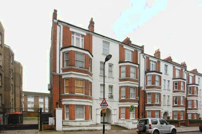 3 Bedroom Flat To Rent In Holmleigh Road, Stamford Hill, London, N16