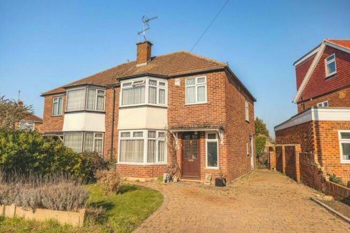 3 Bedroom Semi-Detached House To Rent In Windsor, Berkshire, SL4