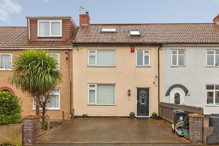 5 Bedroom Terraced House For Sale In Pettigrove Gardens, Bristol, BS15