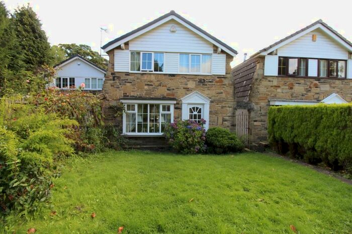 4 Bedroom Detached House To Rent In Fairfield Court, Baildon, Shipley, West Yorkshire, BD17