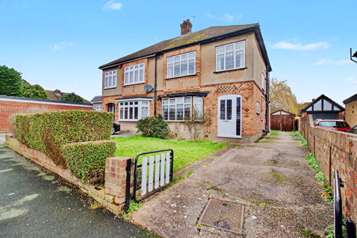 3 Bedroom Semi-Detached House For Sale In The Drive, Harold Wood, Romford, RM3