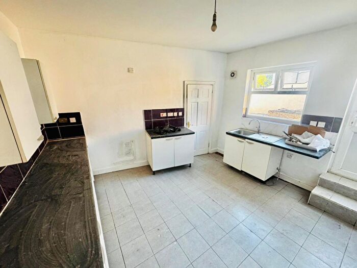 3 Bedroom Detached House To Rent In Cinder Bank, Dudley, DY2