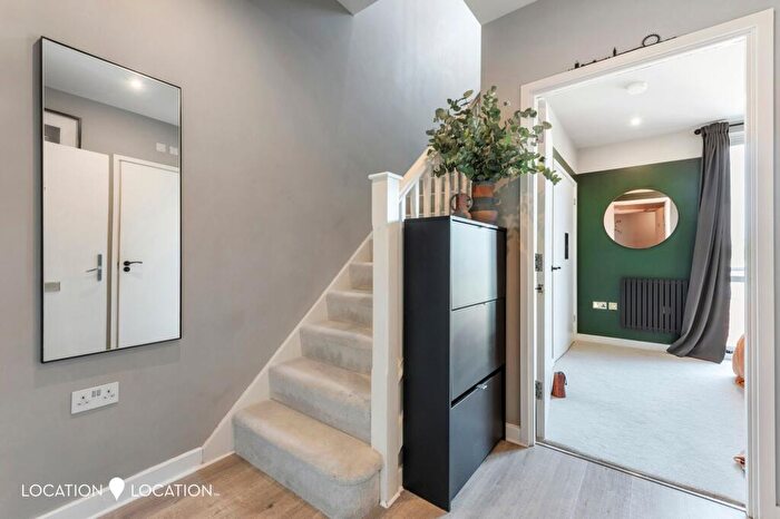 2 Bedroom Flat For Sale In Manor Road, Latitude Apartments, N16