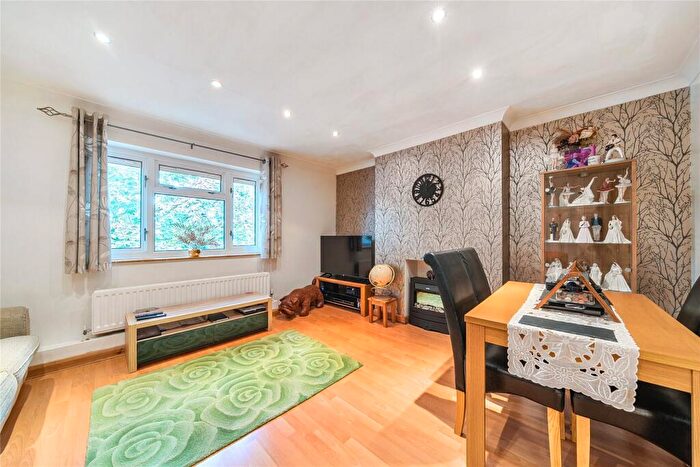 2 Bedroom Flat For Sale In Weston Road, Bromley, BR1