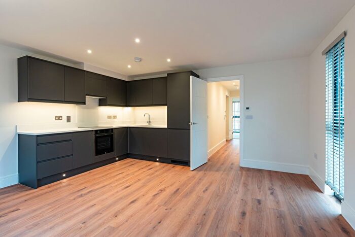 1 Bedroom Flat To Rent In Cowley Road, Oxford, Oxfordshire, OX4