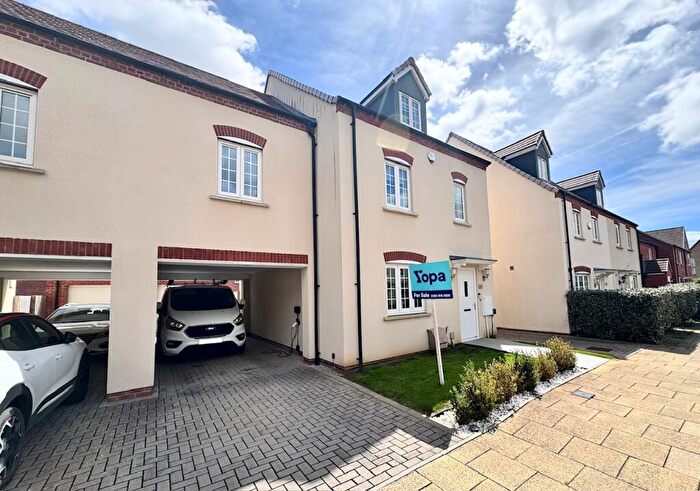 5 Bedroom Semi-Detached House For Sale In Epsom Way, Bicester, OX26