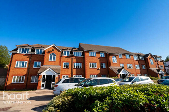 2 Bedroom Apartment To Rent In Gillards Mews, London, E17