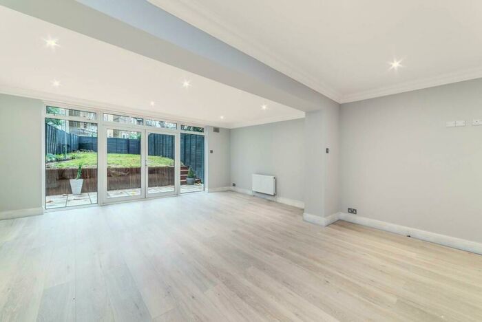 4 Bedroom House To Rent In Harley Road, Swiss Cottage, NW3