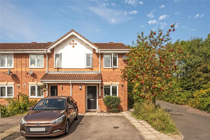 2 Bedroom End Of Terrace House For Sale In Brancaster Drive, Mill Hill, London, NW7