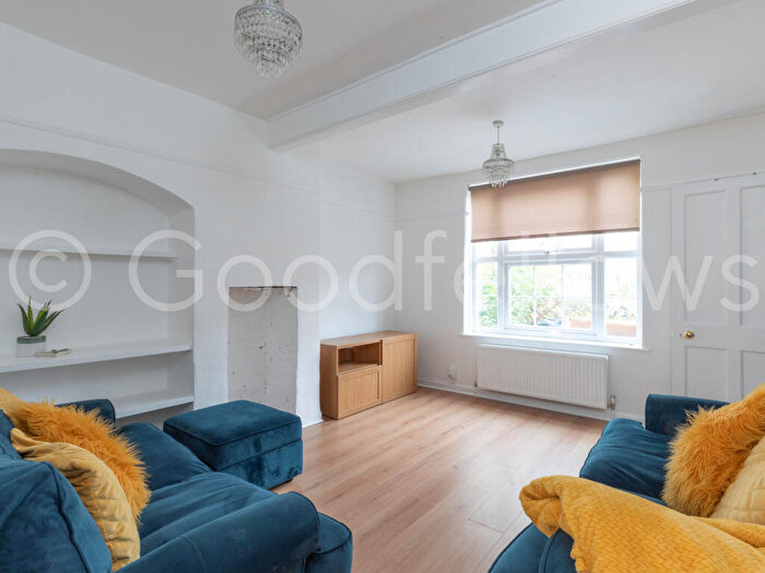 2 Bedroom End Of Terrace House To Rent In Farm Road, Morden, SM4