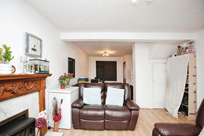 3 Bedroom End Of Terrace House For Sale In Clarence Road, Rugby, CV21
