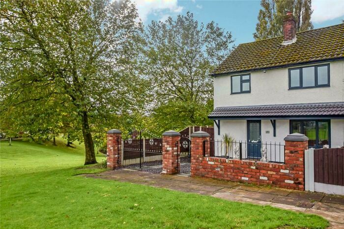 3 Bedroom Semi-Detached House To Rent In Goodwood Drive, Pendlebury, Swinton, M27