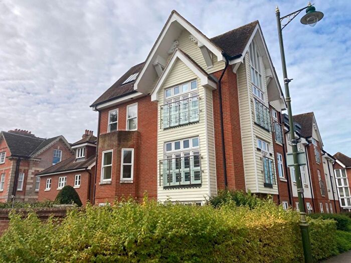 2 Bedroom Flat To Rent In Black Horse Way, Horsham, RH12
