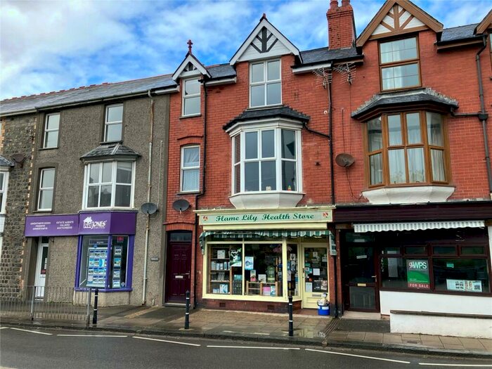 2 Bedroom Flat To Rent In Trefellyn, High Street, Tywyn, LL36