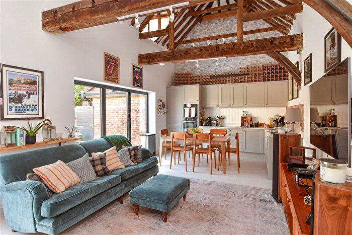 1 Bedroom Terraced House For Sale In Church Street, Uckfield, East Sussex, TN22