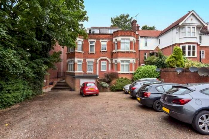 1 Bedroom Property To Rent In Amersham Hill, High Wycombe, HP13