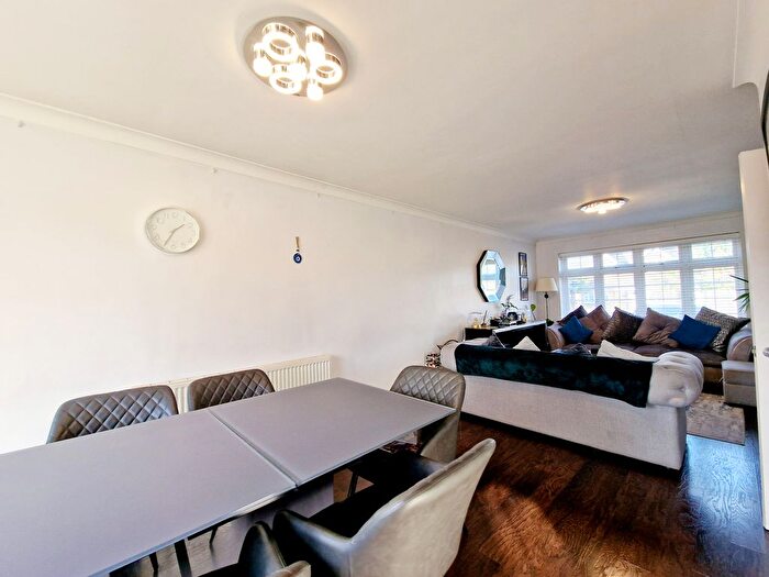 4 Bedroom Semi-Detached House To Rent In Pool Road, West Molesey, KT8