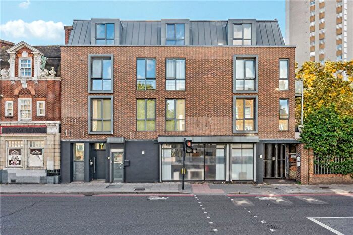 2 Bedroom Flat For Sale In Stockwell Road, London, SW9