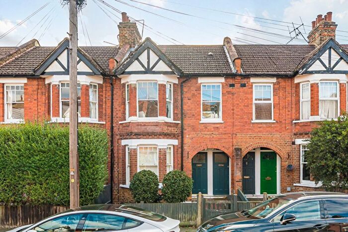 3 Bedroom Maisonette For Sale In Godstone Road, St Margarets, TW1