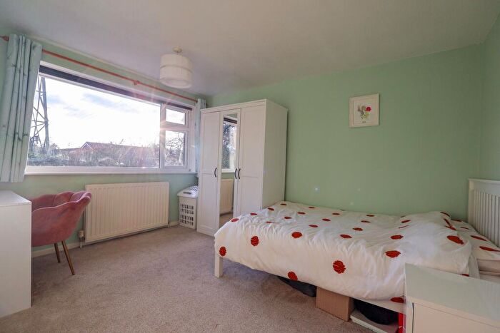 3 Bedroom End Of Terrace House For Sale In Calmore, Southampton, SO40