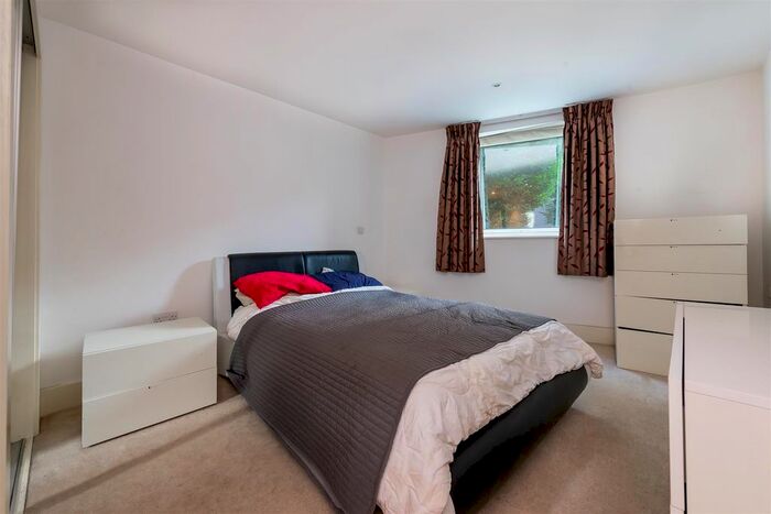 3 Bedroom Flat To Rent In Letchworth Road, Stanmore, HA7