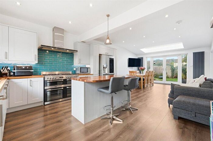 4 Bedroom Detached House For Sale In Highfield Road, Billericay, CM11