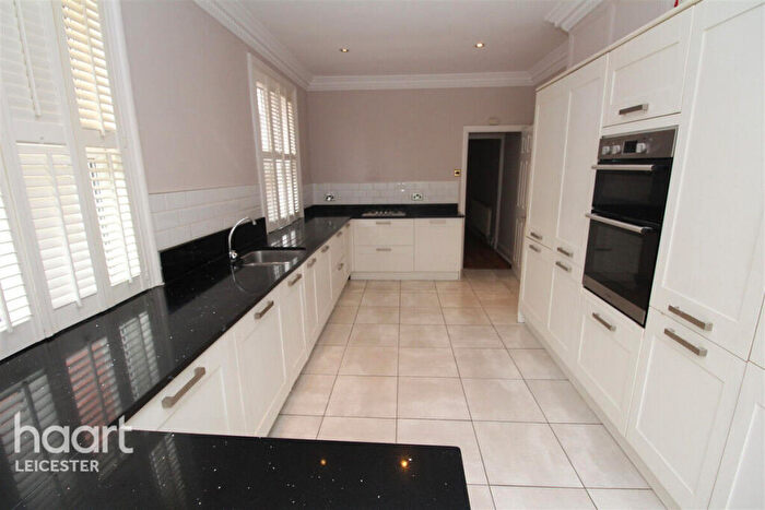 5 Bedroom Semi-Detached House To Rent In Sunnycroft Road, Leicester, LE3